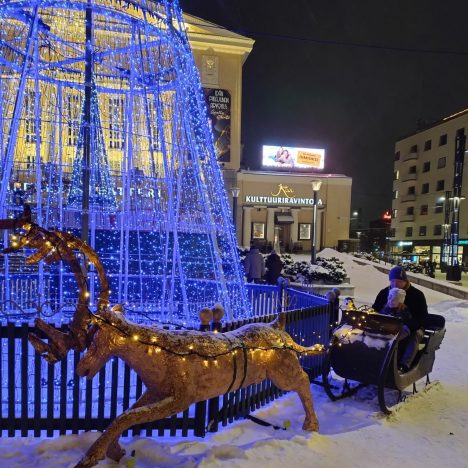 Tämä teksti on omistettu hänelle, joka tästä kaikesta on vastuussa